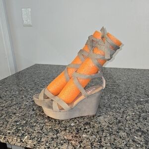 Steve Madden Tan Wedge Shoes with Sculptural Design